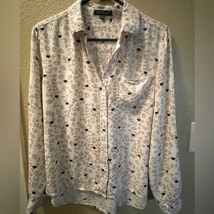 Velvet Heart, tan leopard print w/ black hearts. Sz L, long sleeve, button down